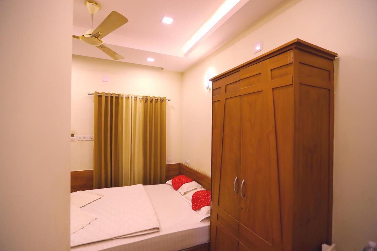 Sapphire Inn Недумбассери Экстерьер фото