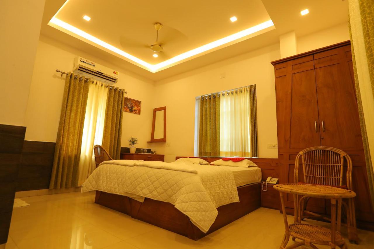 Sapphire Inn Недумбассери Экстерьер фото