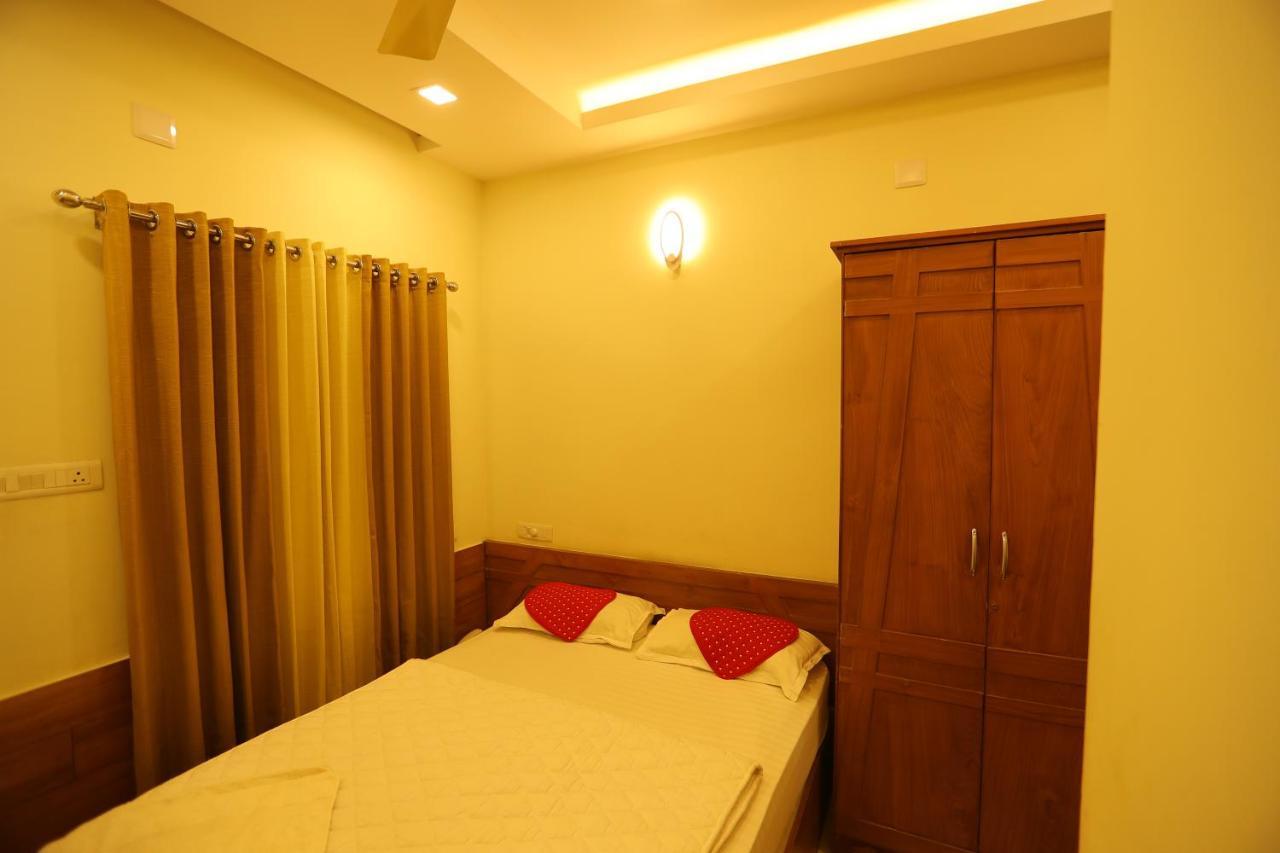 Sapphire Inn Недумбассери Экстерьер фото