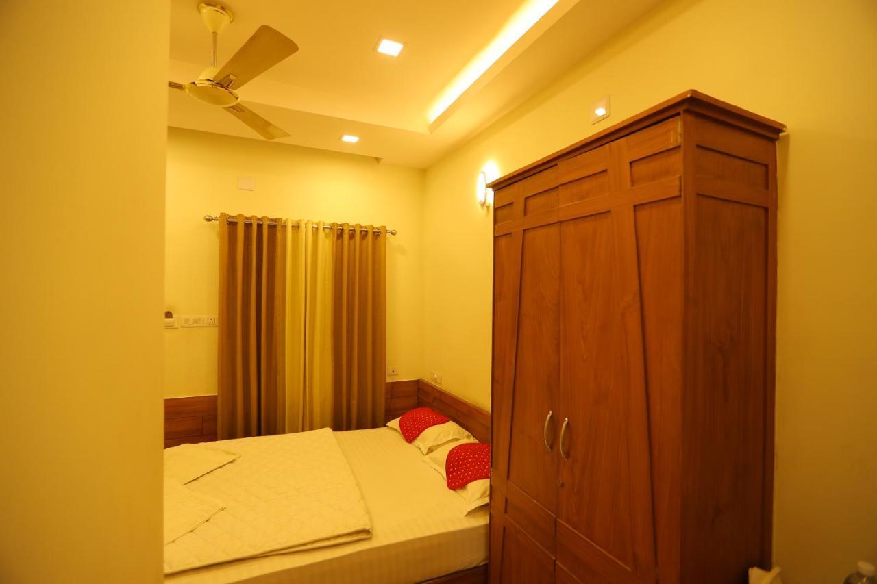 Sapphire Inn Недумбассери Экстерьер фото