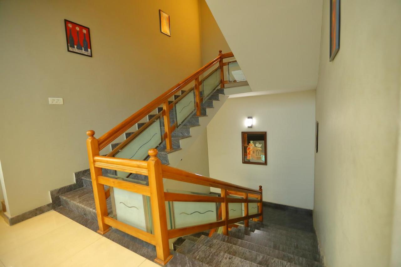 Sapphire Inn Недумбассери Экстерьер фото