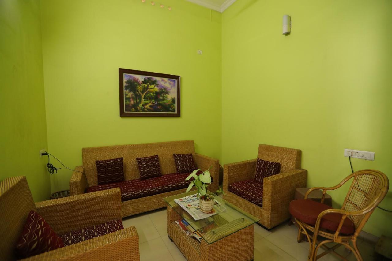 Sapphire Inn Недумбассери Экстерьер фото