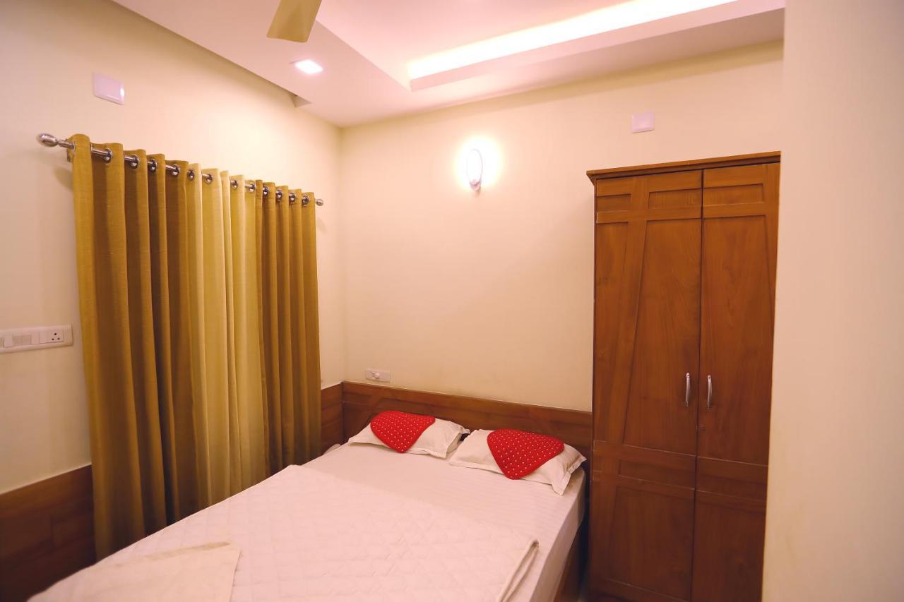 Sapphire Inn Недумбассери Экстерьер фото