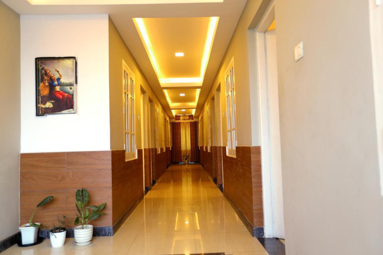 Sapphire Inn Недумбассери Экстерьер фото