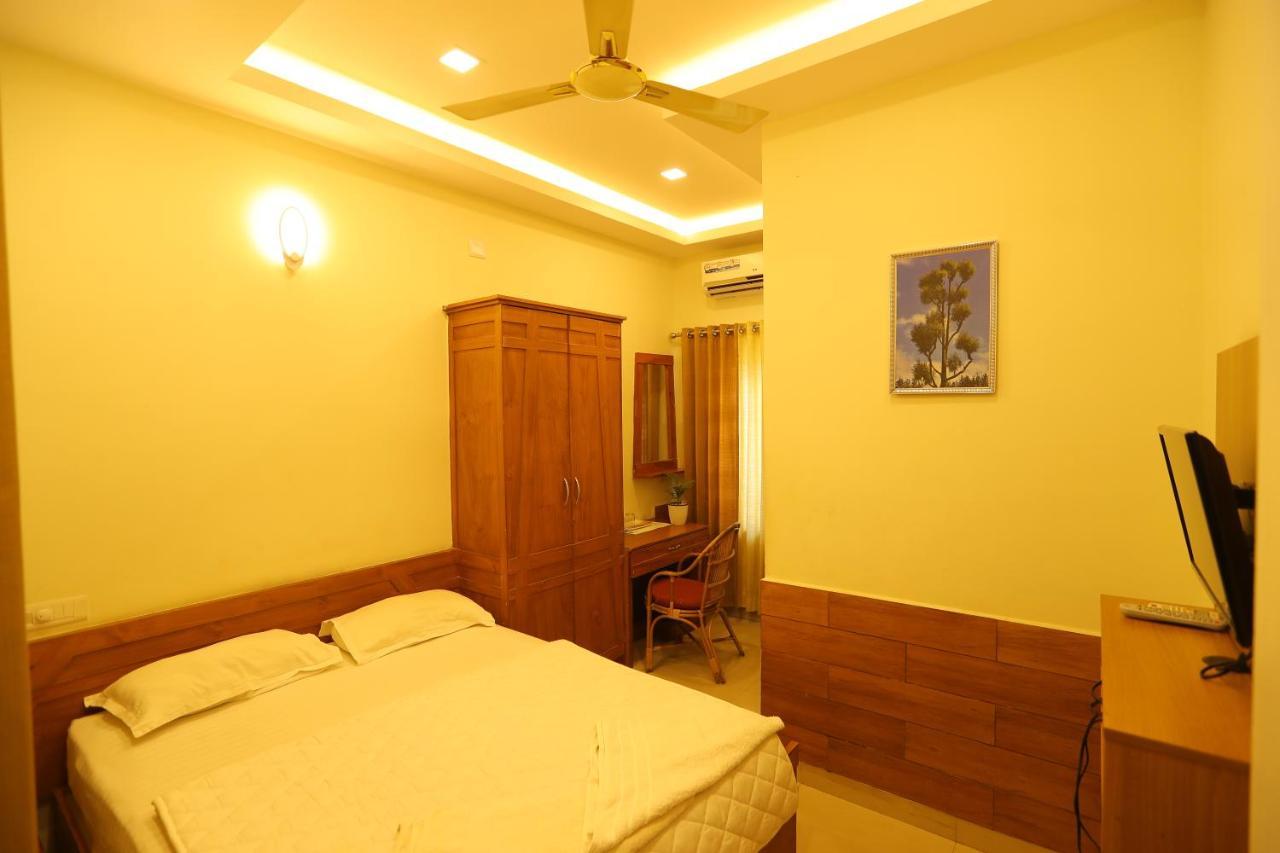 Sapphire Inn Недумбассери Экстерьер фото