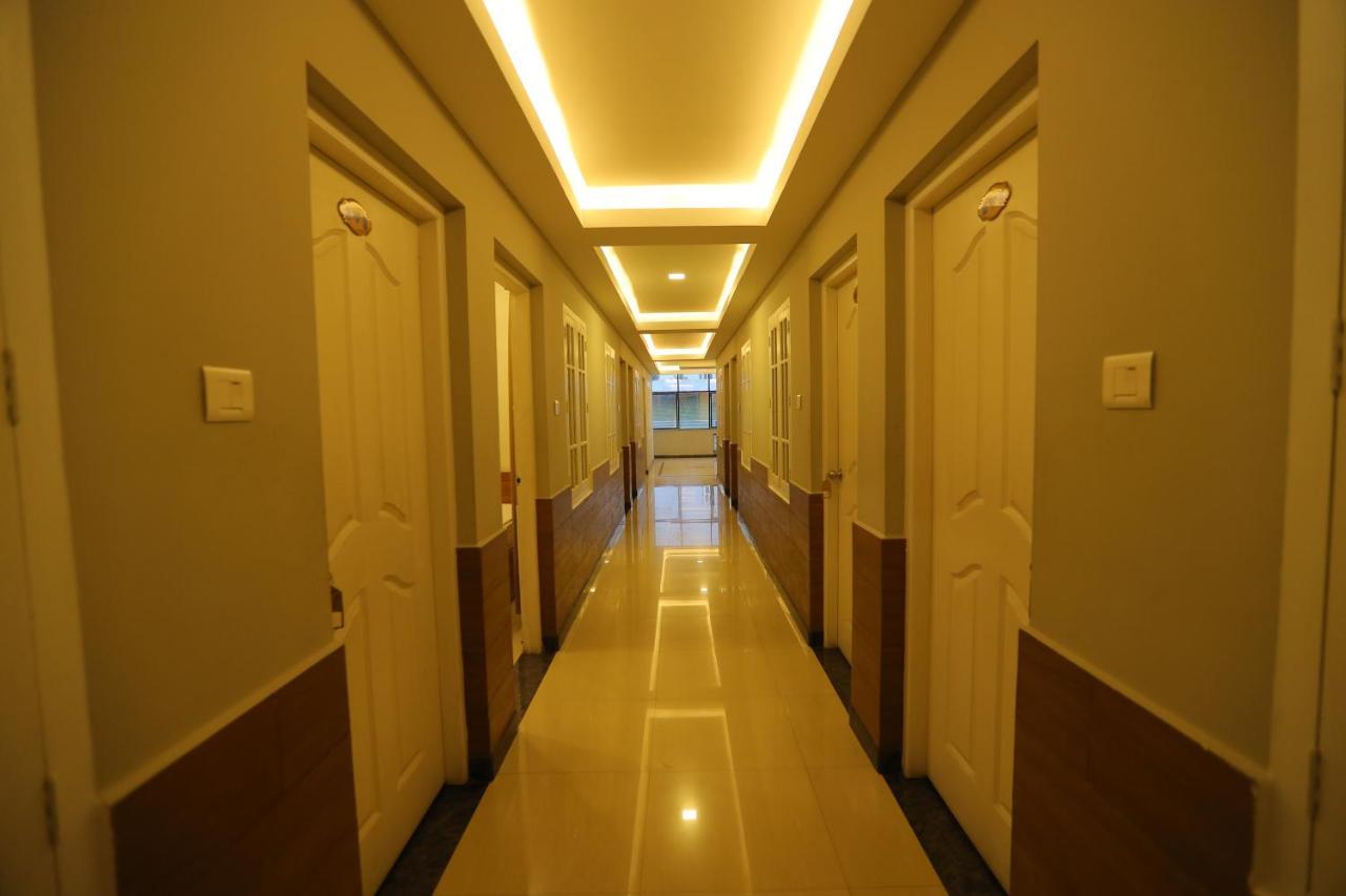 Sapphire Inn Недумбассери Экстерьер фото