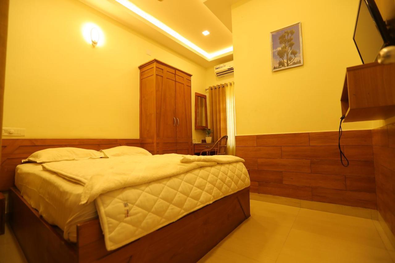 Sapphire Inn Недумбассери Экстерьер фото