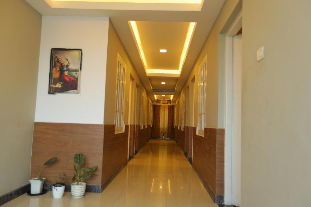 Sapphire Inn Недумбассери Экстерьер фото