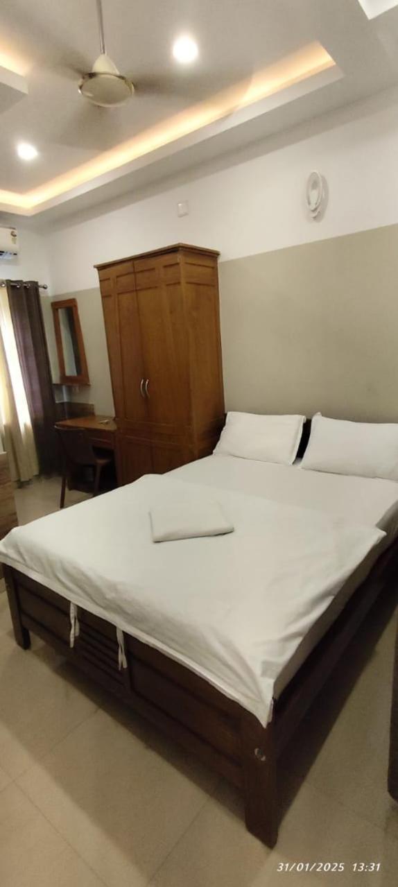 Sapphire Inn Недумбассери Экстерьер фото
